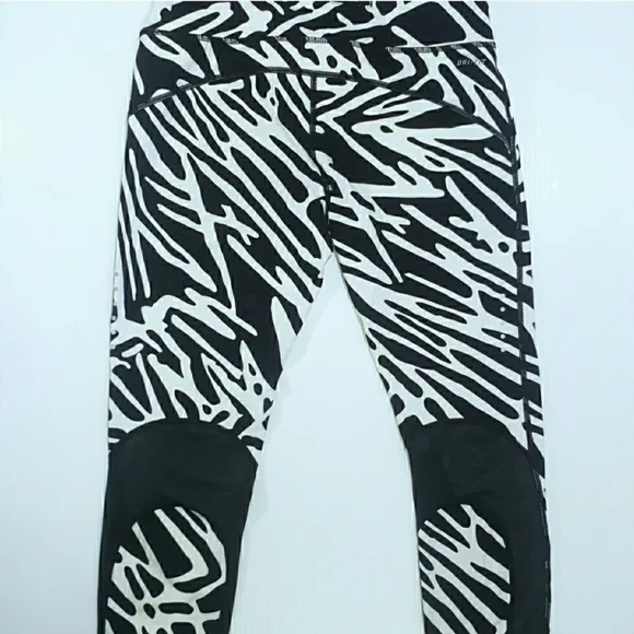 Nike Drifit HighRise Zebra Print Crop Leggings Workout Pants - Picture 4 of 6